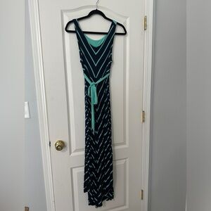 Liz Lange maternity for Target dress in medium. Navy blue and aqua.